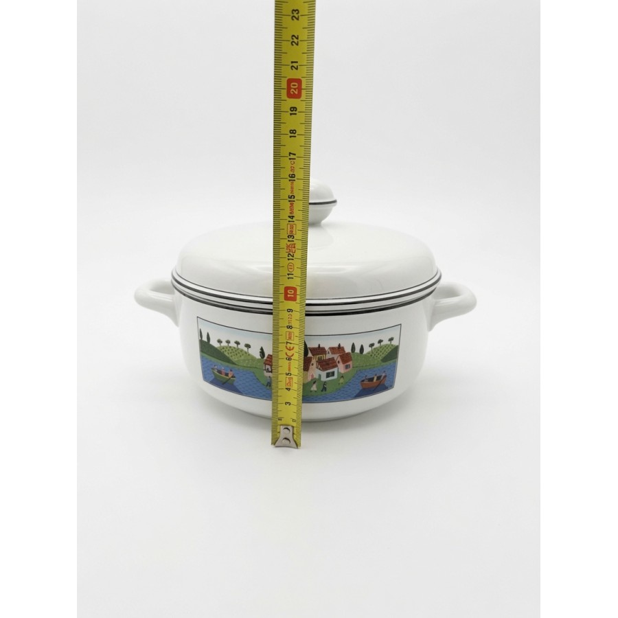 Design Naif soup terrine (used)